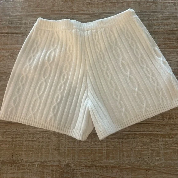 ALO Yoga Cream Cable Knit Lounge Shorts